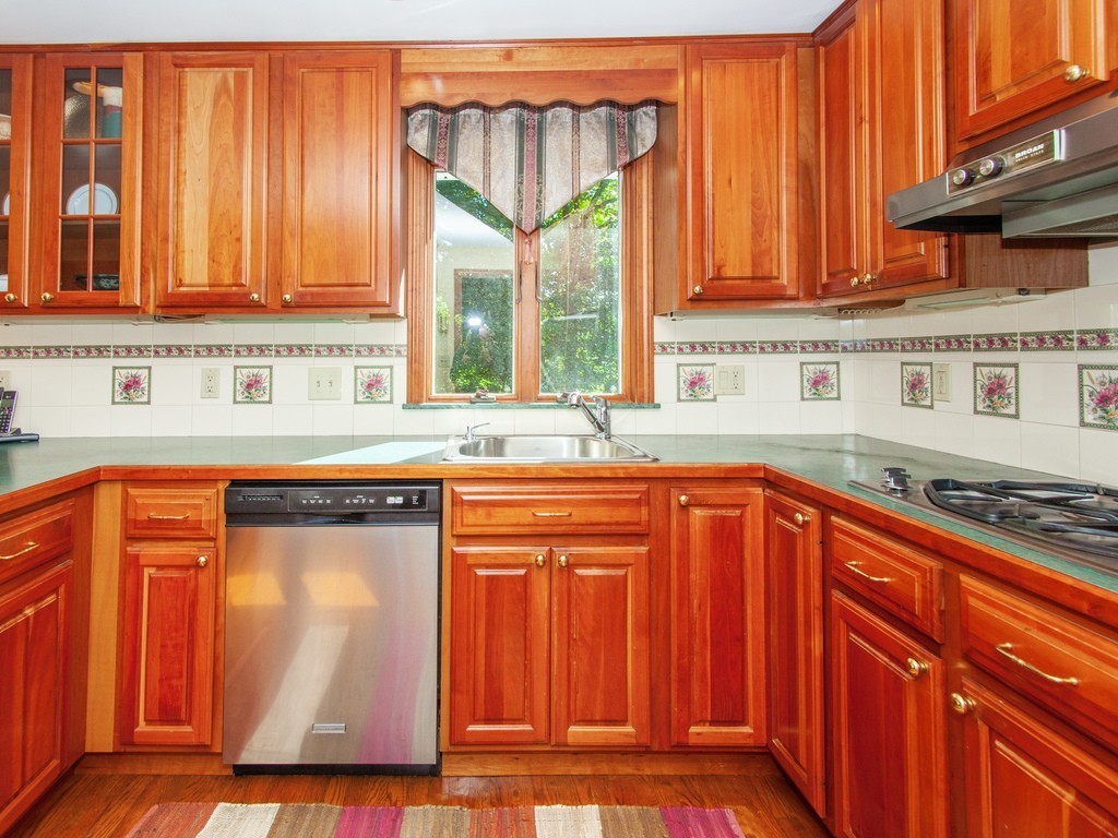 69 Alderwood Road Waltham, MA 02452 - Photo 3 of 28 Gallery Image 3