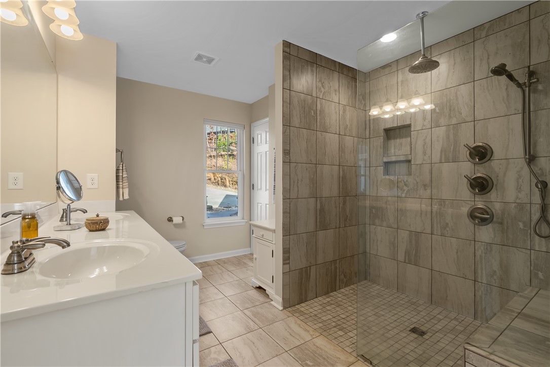 603 Lighthouse Court Seneca, SC 29672 - Photo 28 of 44