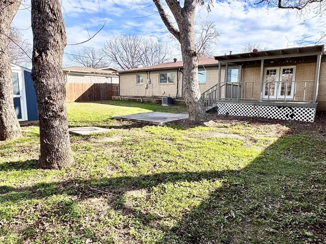 a view of a house with a big yard