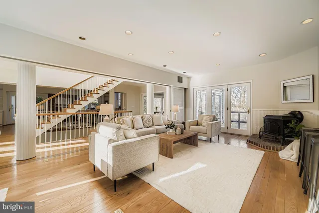 $1,295,000 | 831 Hillside Road, Lutherville-Timonium, MD 21093