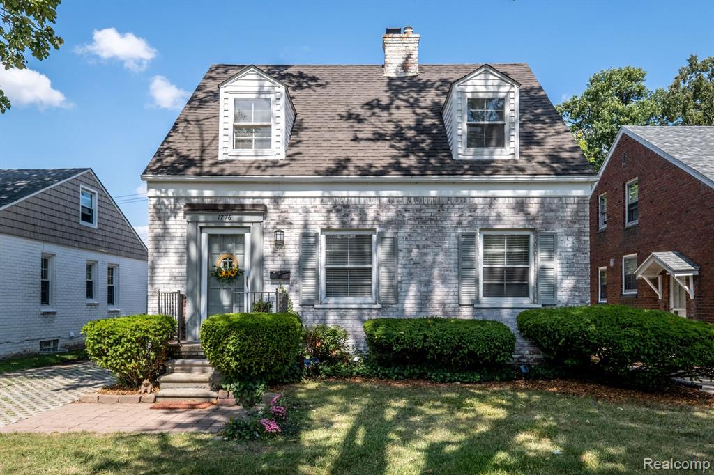 1776 Hampton Road Grosse Pointe Woods, MI 48236 - Photo 2 of 45