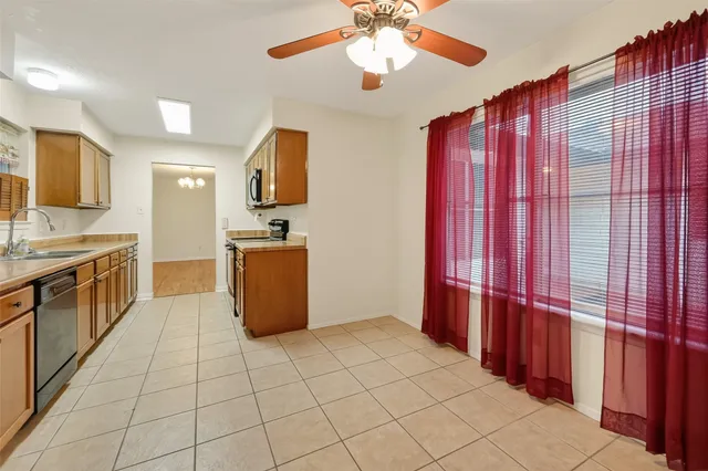 $1,900 | 21623 Crescent Heights Street, Spring, TX 77388