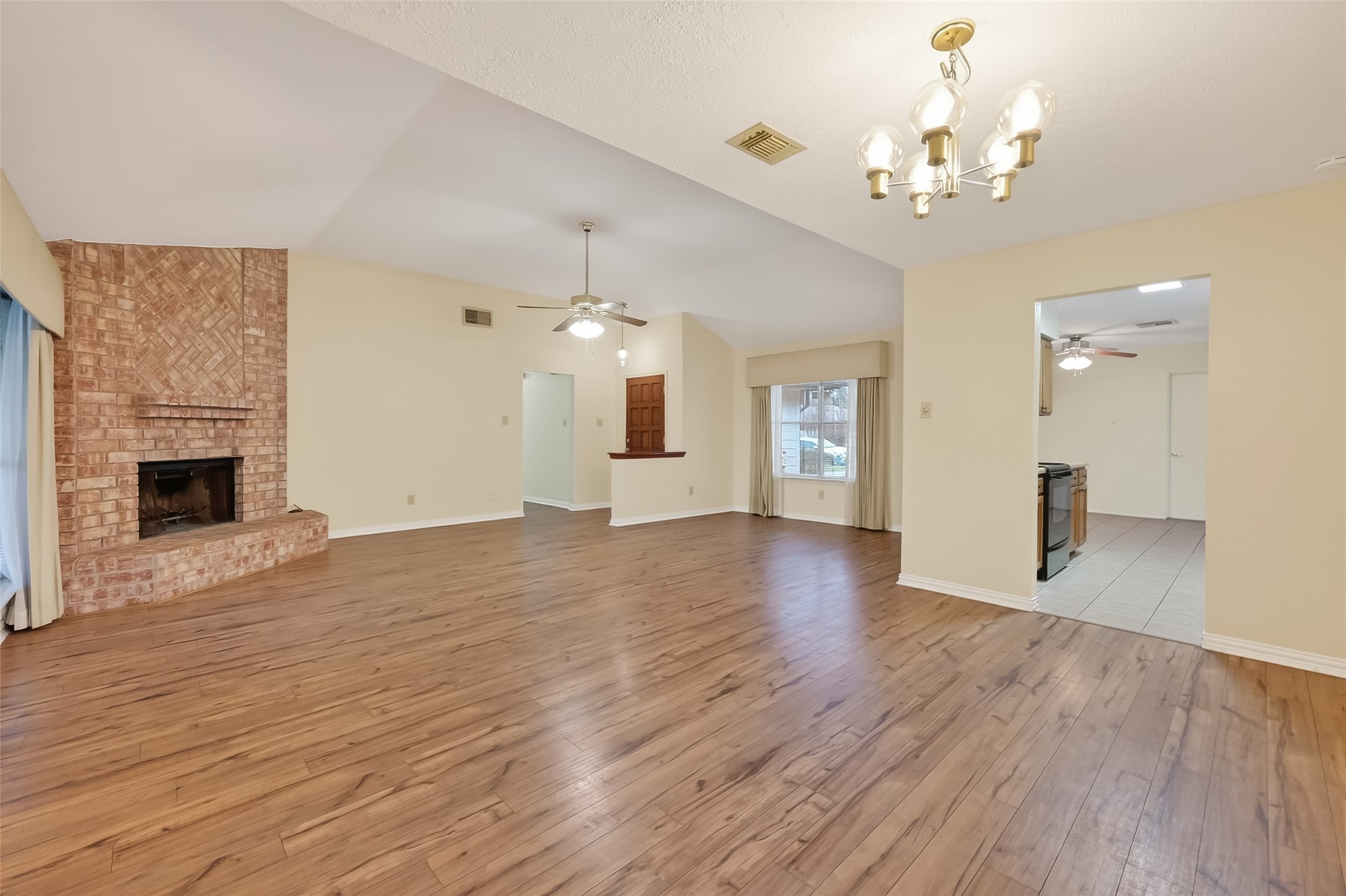 21623 Crescent Heights Street Spring, TX 77388 - Photo 4 of 31