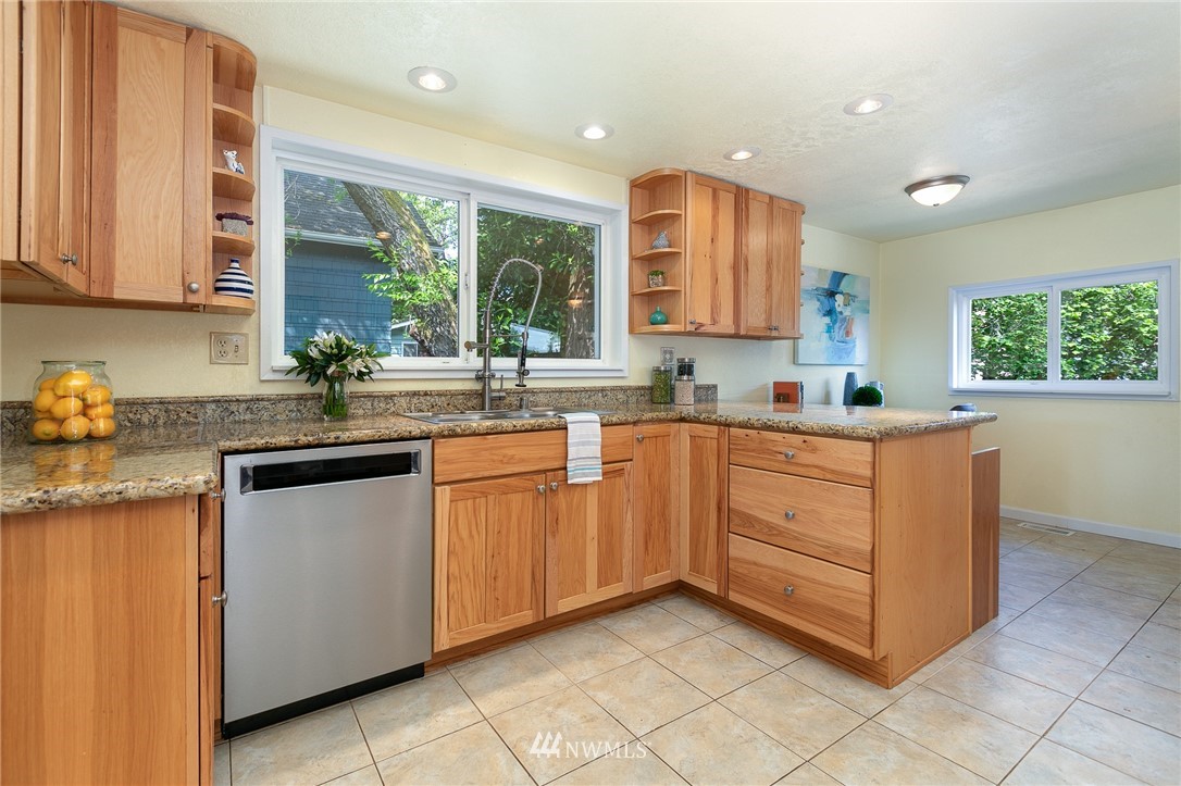 536 North 70th Street Seattle, WA 98103 - Photo 6 of 21 Gallery Image 6