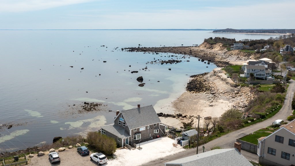 262 Manomet Point Road Plymouth, MA 02360 - Photo 4 of 40 a view of a workspace