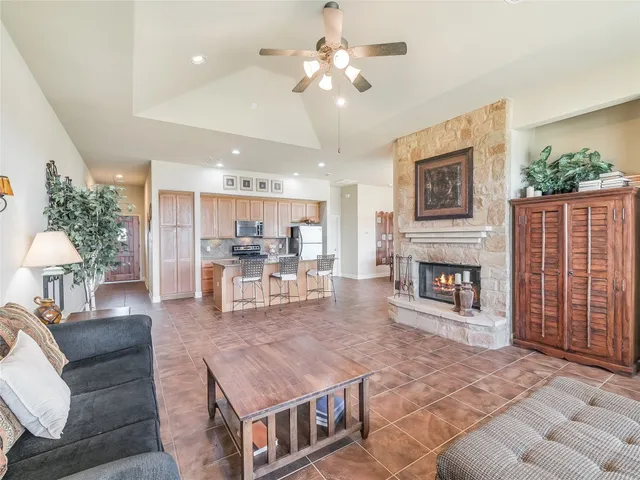 $2,100 | 1908 Kahala Sunset Drive, Unit G, Spicewood, TX 78669