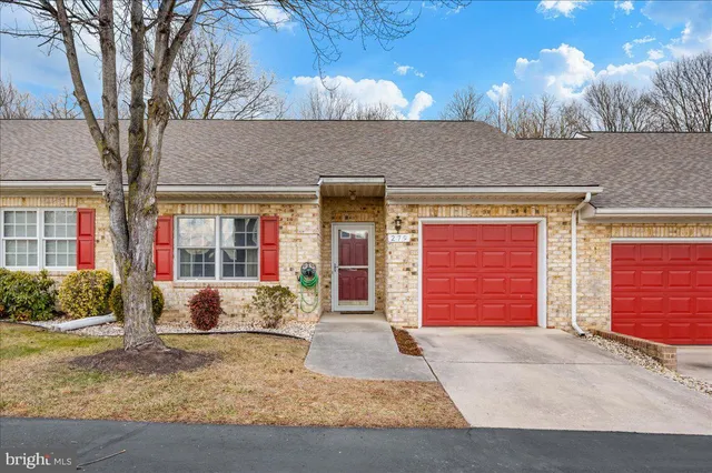 $215,000 | 279 Sunbrook Lane, Unit 86, Hagerstown, MD 21742