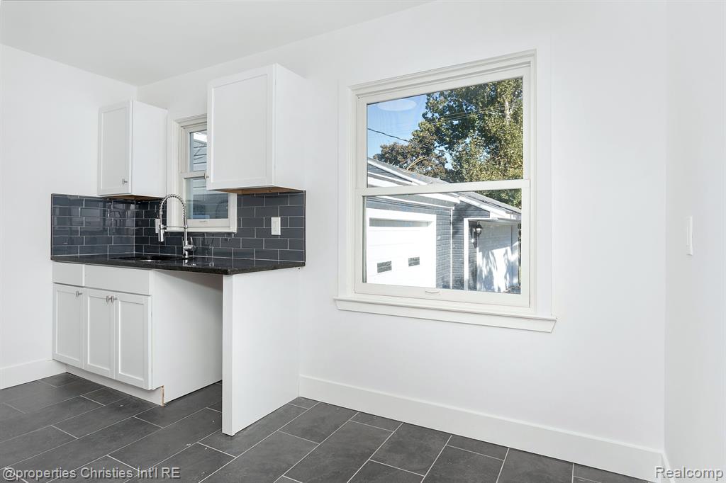 3802 Durham Road Royal Oak, MI 48073 - Photo 11 of 30