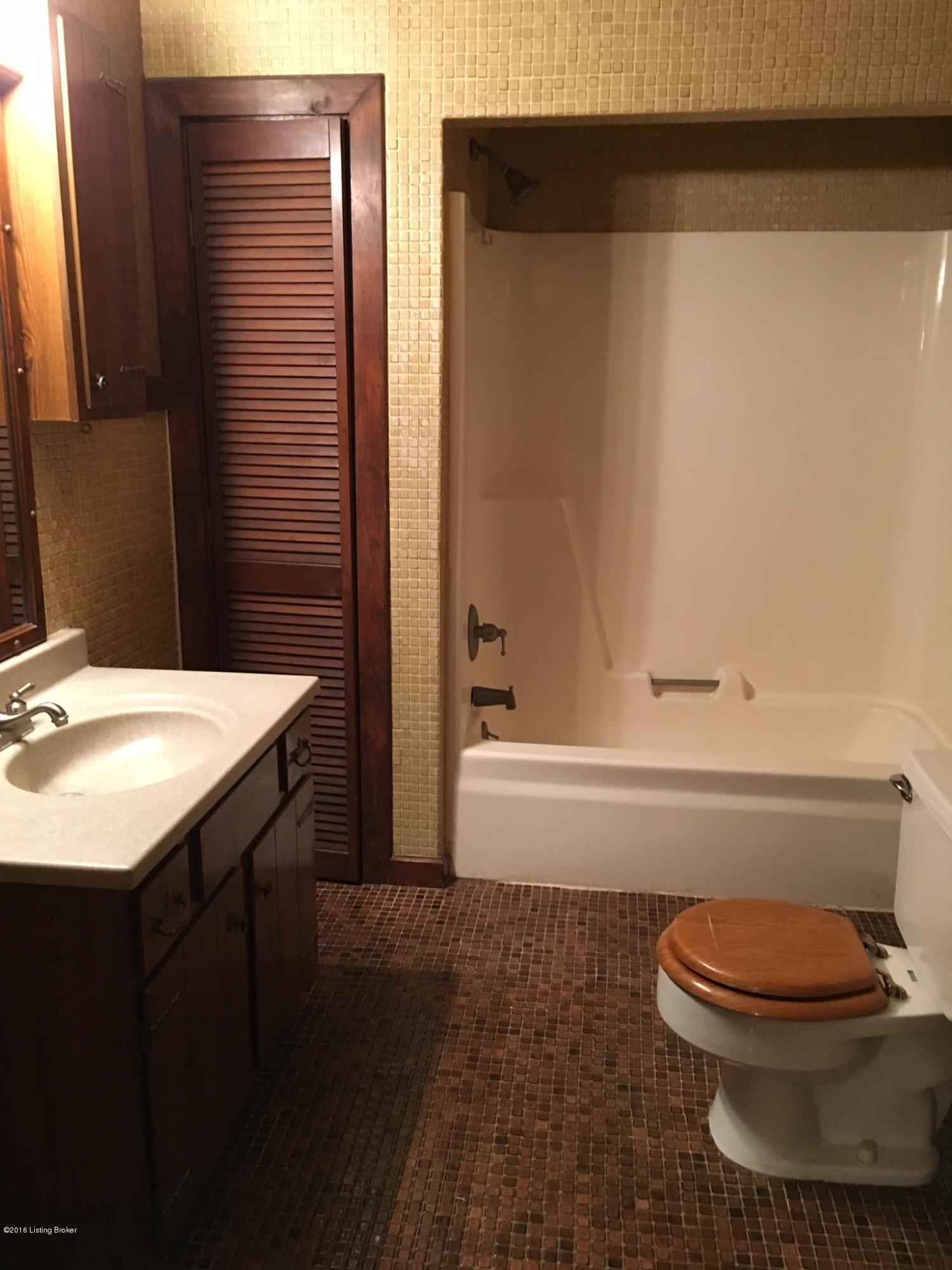 469 Travis Road Taylorsville, KY 40071 - Photo 7 of 20 image