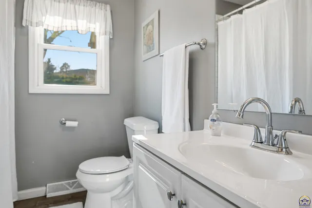 $244,900 | 4413 Southwest Twilight Drive, Topeka, KS 66614