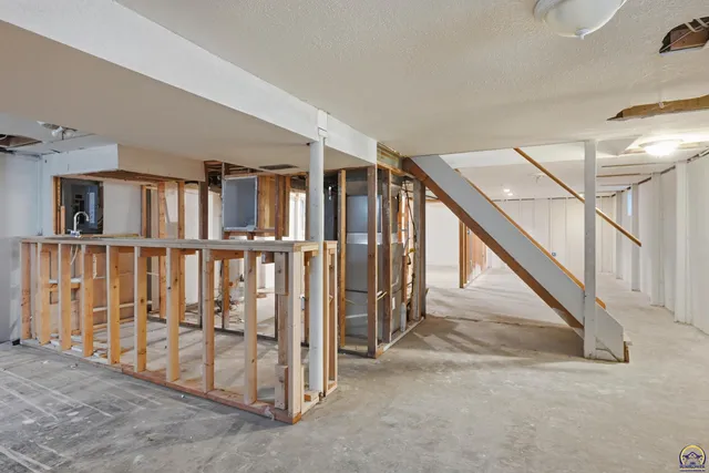 $244,900 | 4413 Southwest Twilight Drive, Topeka, KS 66614