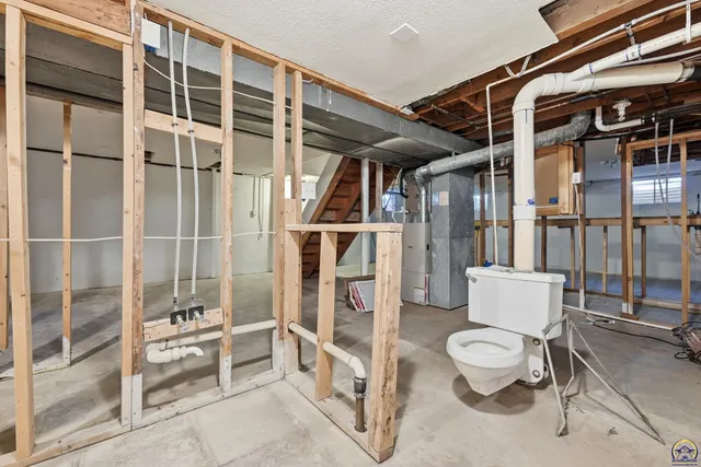 $244,900 | 4413 Southwest Twilight Drive, Topeka, KS 66614