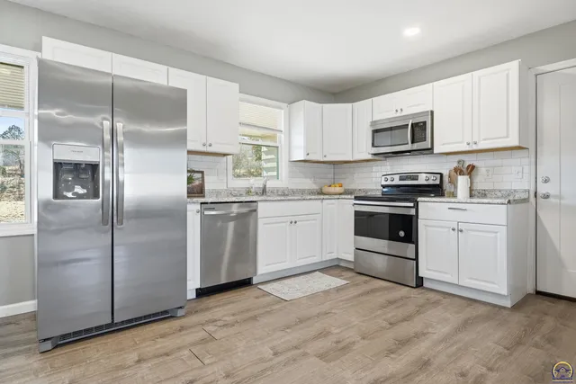 $244,900 | 4413 Southwest Twilight Drive, Topeka, KS 66614