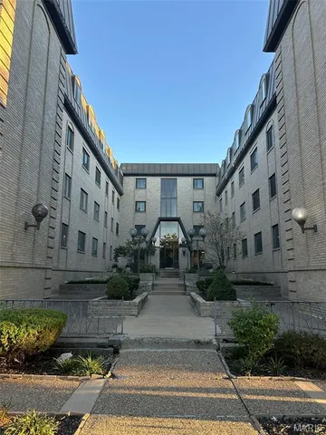 $1,150 | 4355 Maryland Avenue, Unit 130, St. Louis, MO 63108