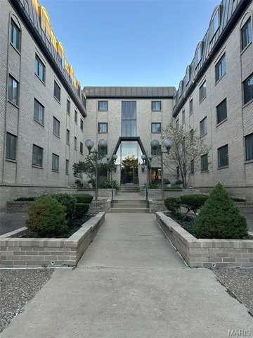 $1,150 | 4355 Maryland Avenue, Unit 130, St. Louis, MO 63108