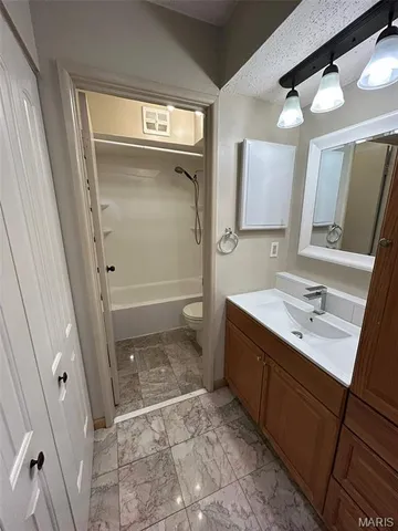 $1,150 | 4355 Maryland Avenue, Unit 130, St. Louis, MO 63108