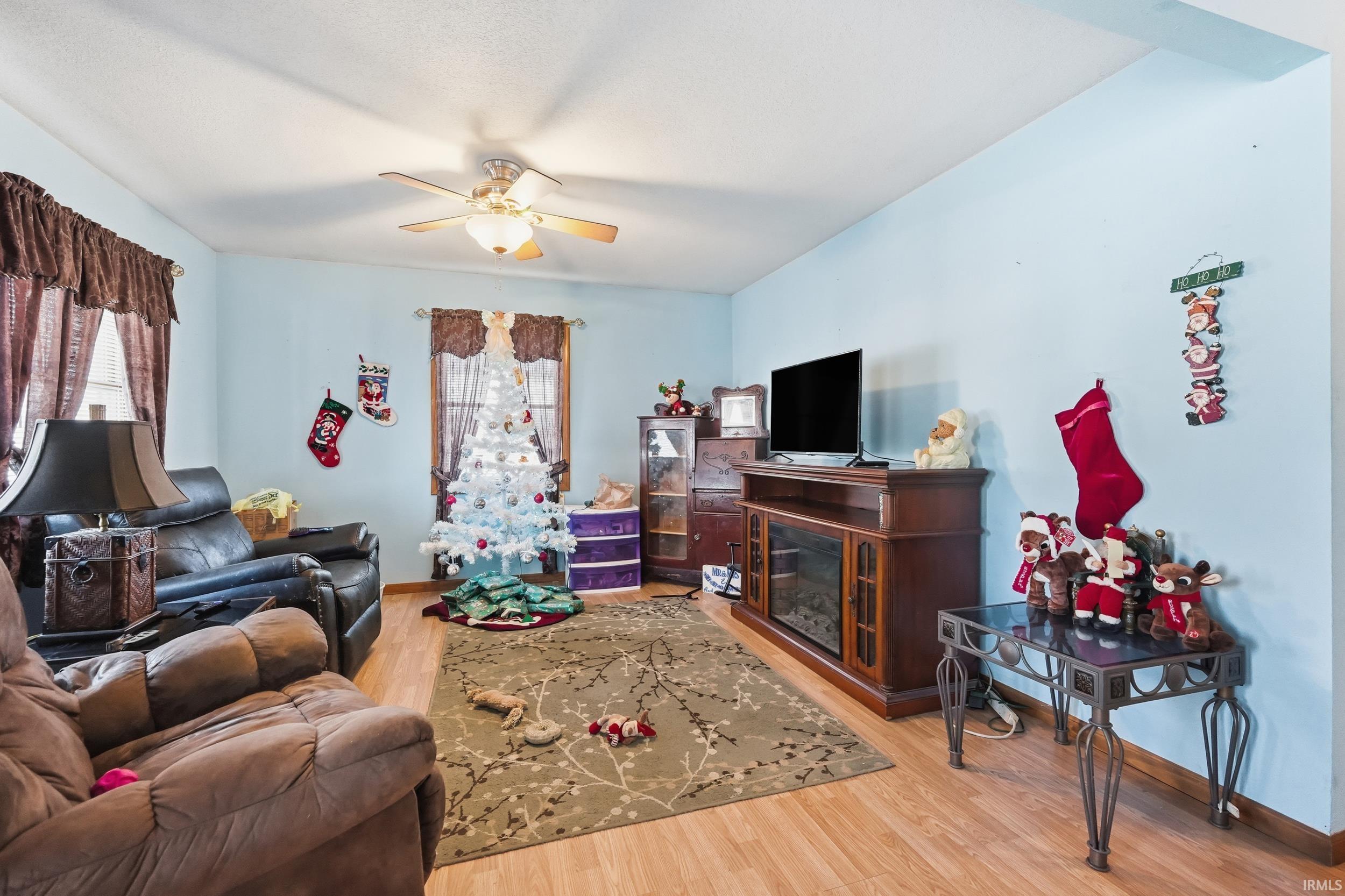 821 Frederick Street Huntington, IN 46750 - Photo 4 of 36