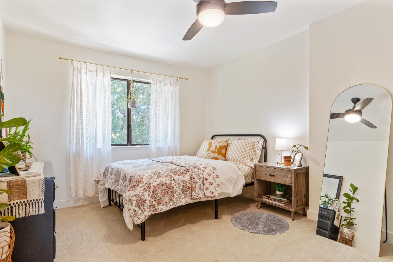 1228 Wingdam Road Murphys, CA 95247 - Photo 23 of 43 a bedroom with bed and a window