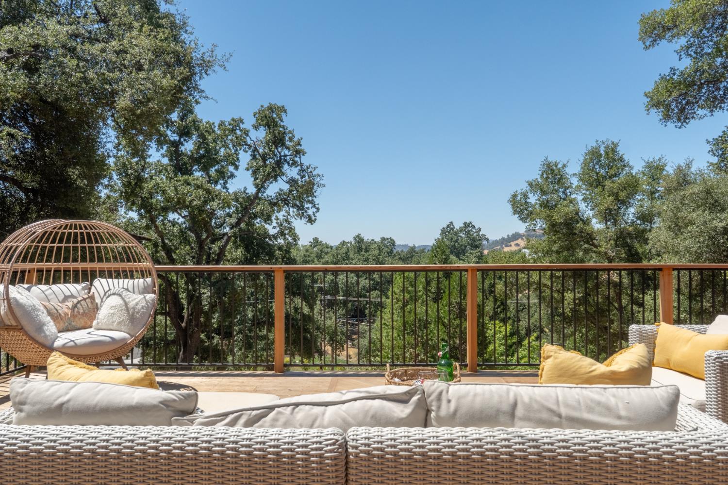 1228 Wingdam Road Murphys, CA 95247 - Photo 33 of 43 a view of balcony with couch