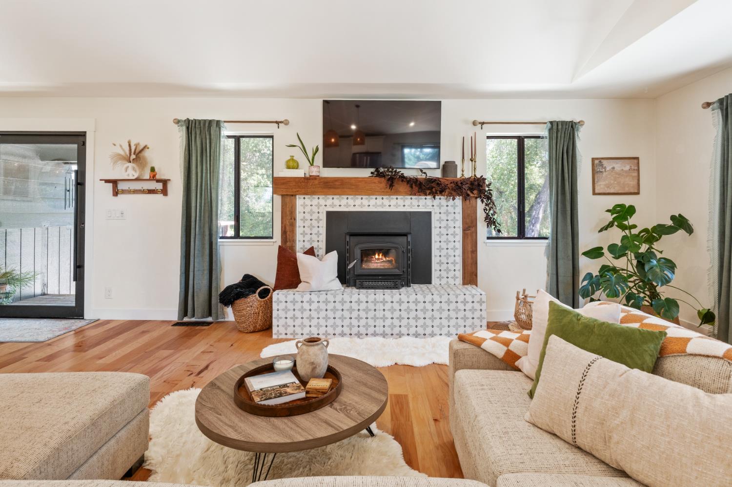 1228 Wingdam Road Murphys, CA 95247 - Photo 7 of 43 a living room with furniture and a fireplace