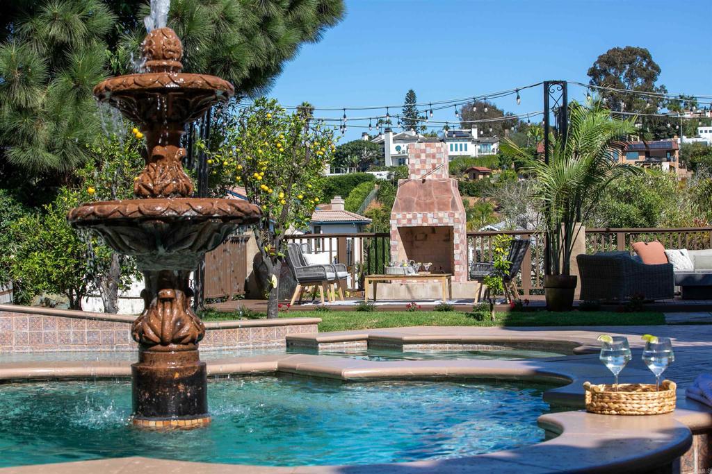 6817 Vianda Court Carlsbad, CA 92009 - Photo 12 of 74