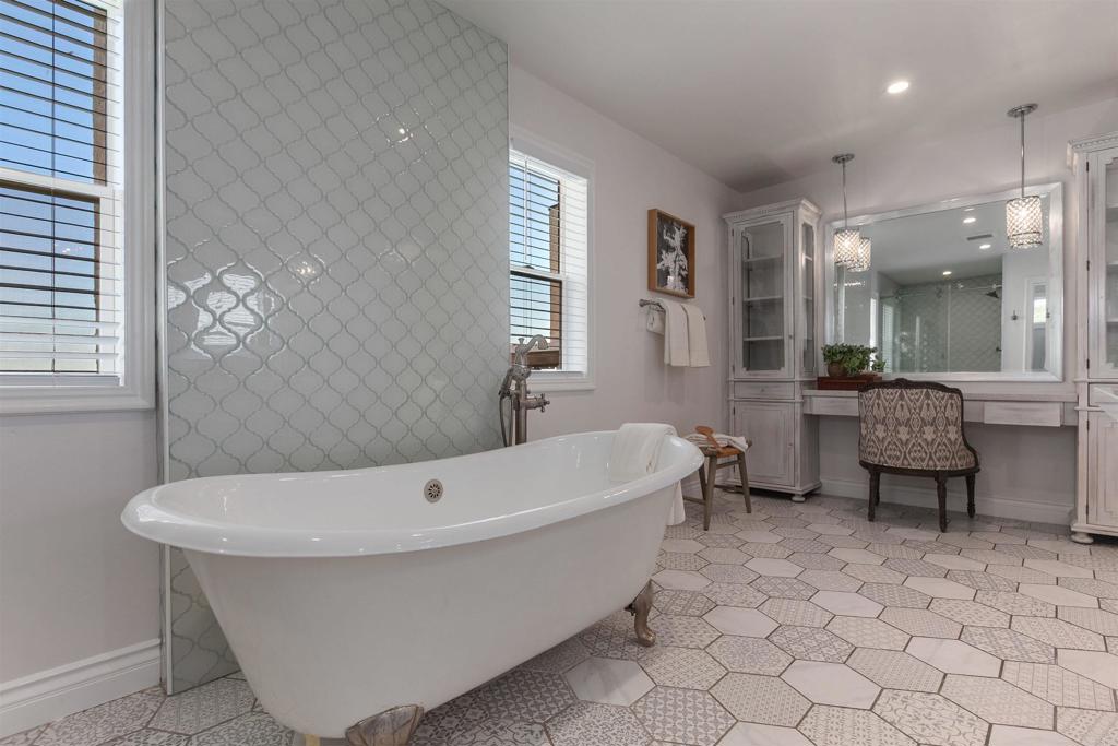 6817 Vianda Court Carlsbad, CA 92009 - Photo 39 of 74 Master Bath/Spa