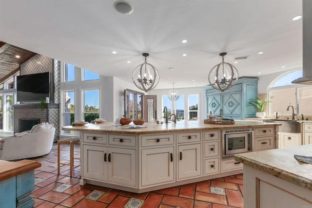 $3,795,000 | 6817 Vianda Court, Carlsbad, CA 92009