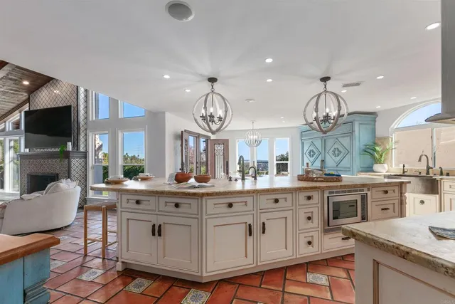 $3,795,000 | 6817 Vianda Court, Carlsbad, CA 92009