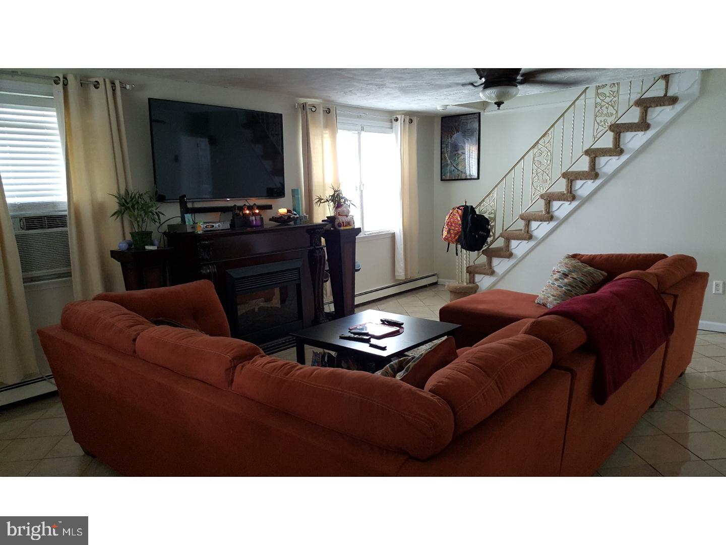 1017 Ripley Street Philadelphia, PA 19111 - Photo 5 of 20 Living Room