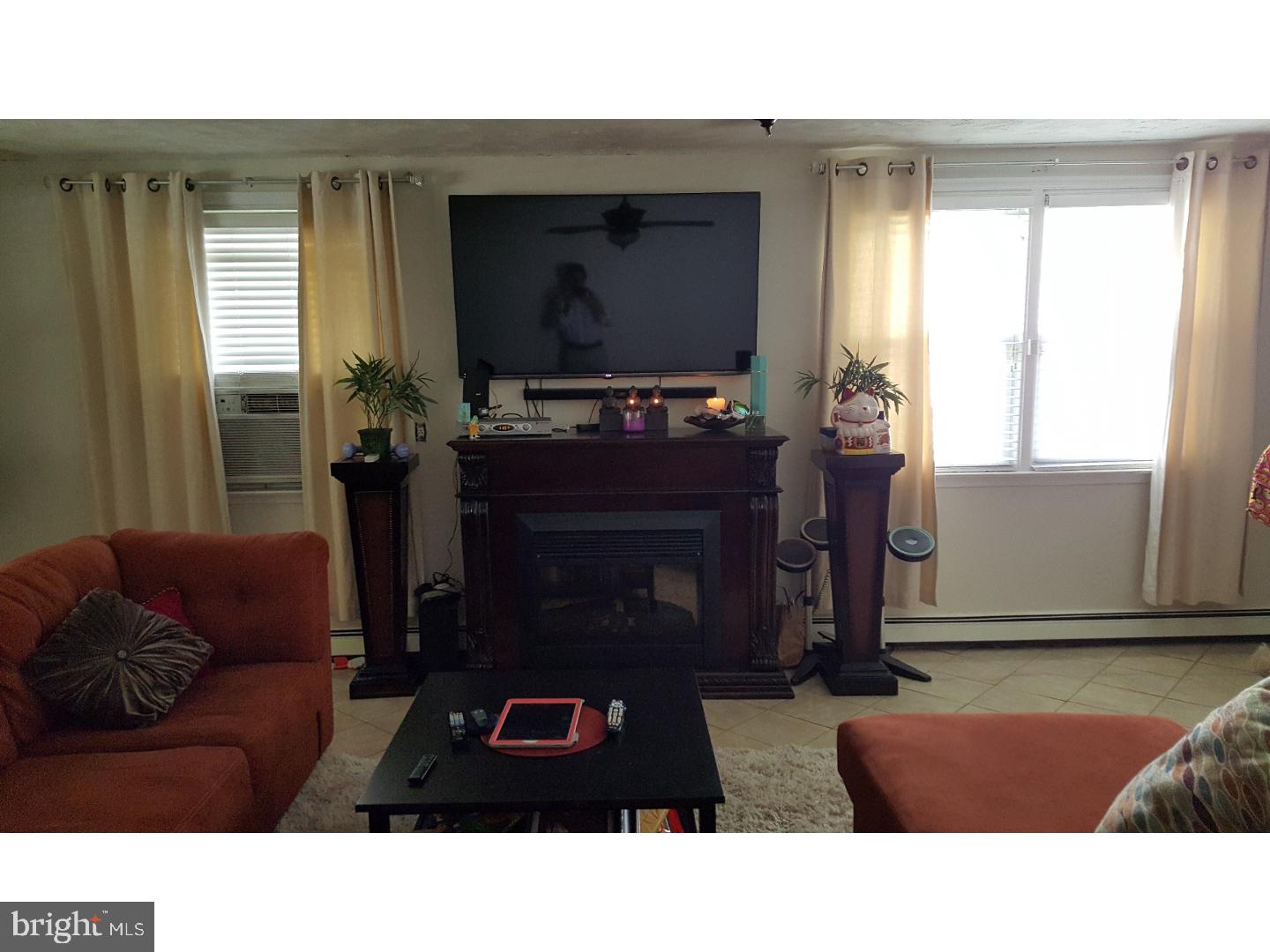 1017 Ripley Street Philadelphia, PA 19111 - Photo 6 of 20 Living Room