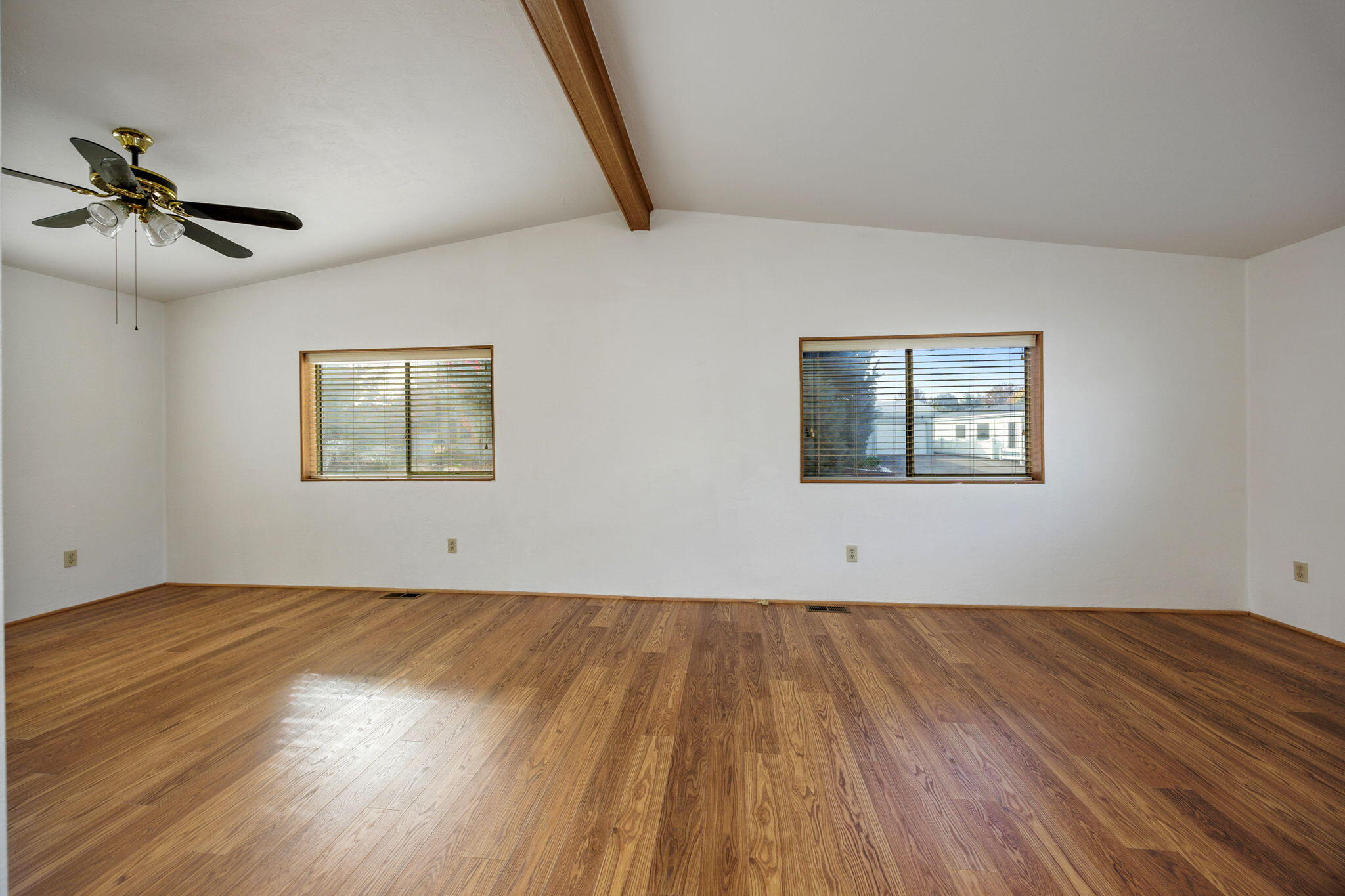 555 Freeman Road, Unit 61 Central Point, OR 97502 - Photo 9 of 34 ApxFR61 (15)