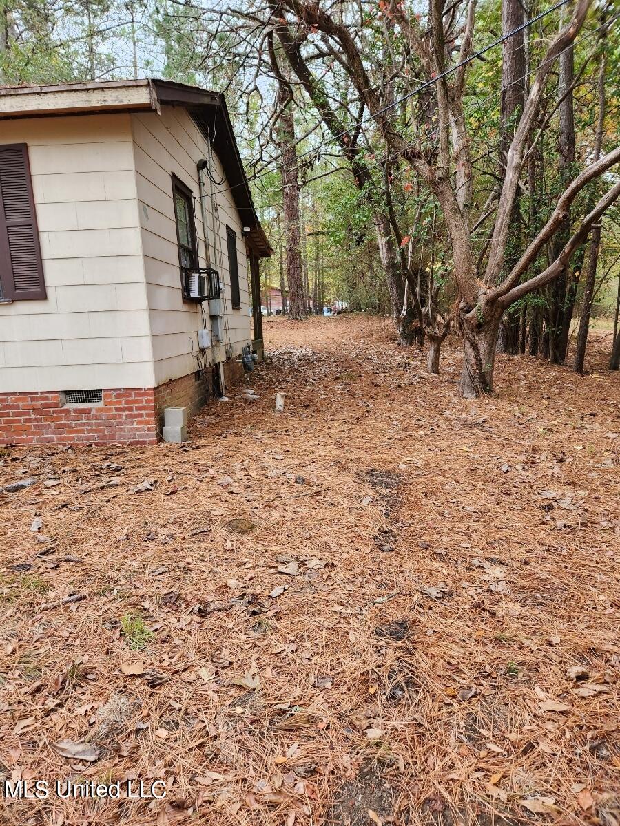 1055 McCluer Road Jackson, MS 39212 - Photo 4 of 14 MCCLUER SIDE