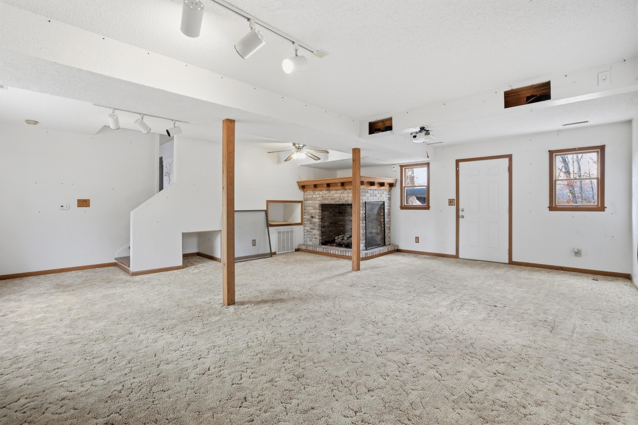 888 Cook Road Tullahoma, TN 37388 - Photo 12 of 23 a view of a livingroom with an empty space