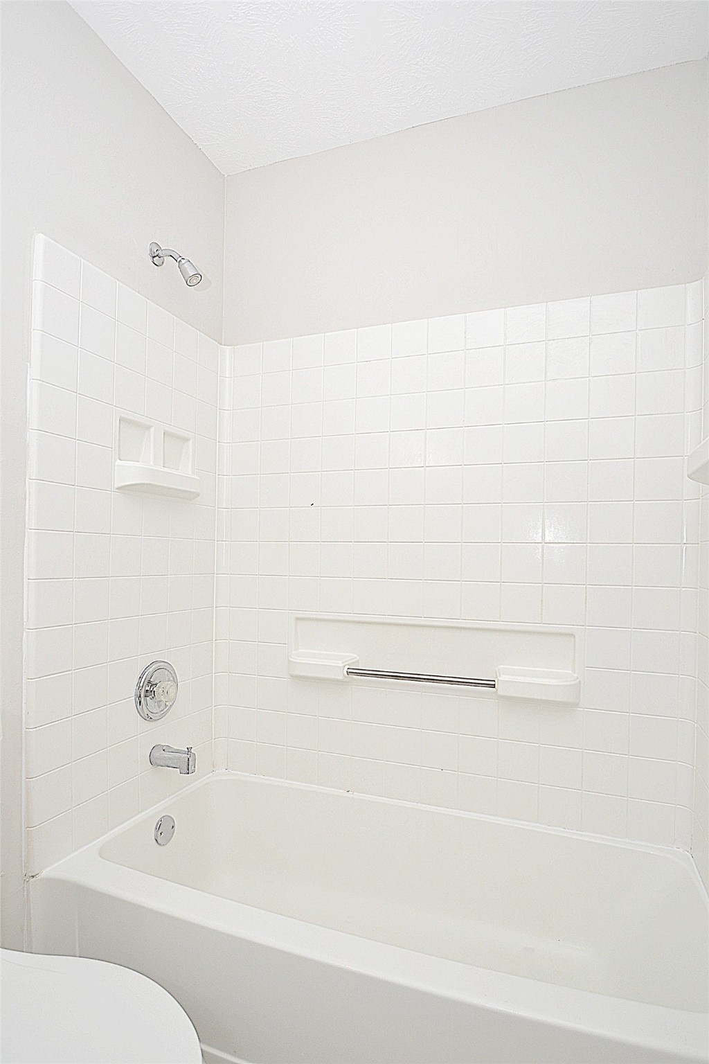 631 Aweigh Drive Crosby, TX 77532 - Photo 11 of 15 a bathroom with a bathtub and a shower