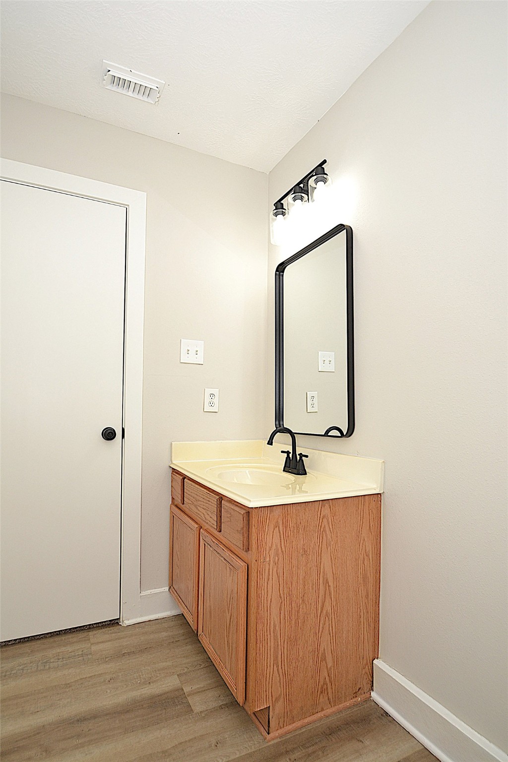 631 Aweigh Drive Crosby, TX 77532 - Photo 12 of 15 a bathroom with a sink and a mirror
