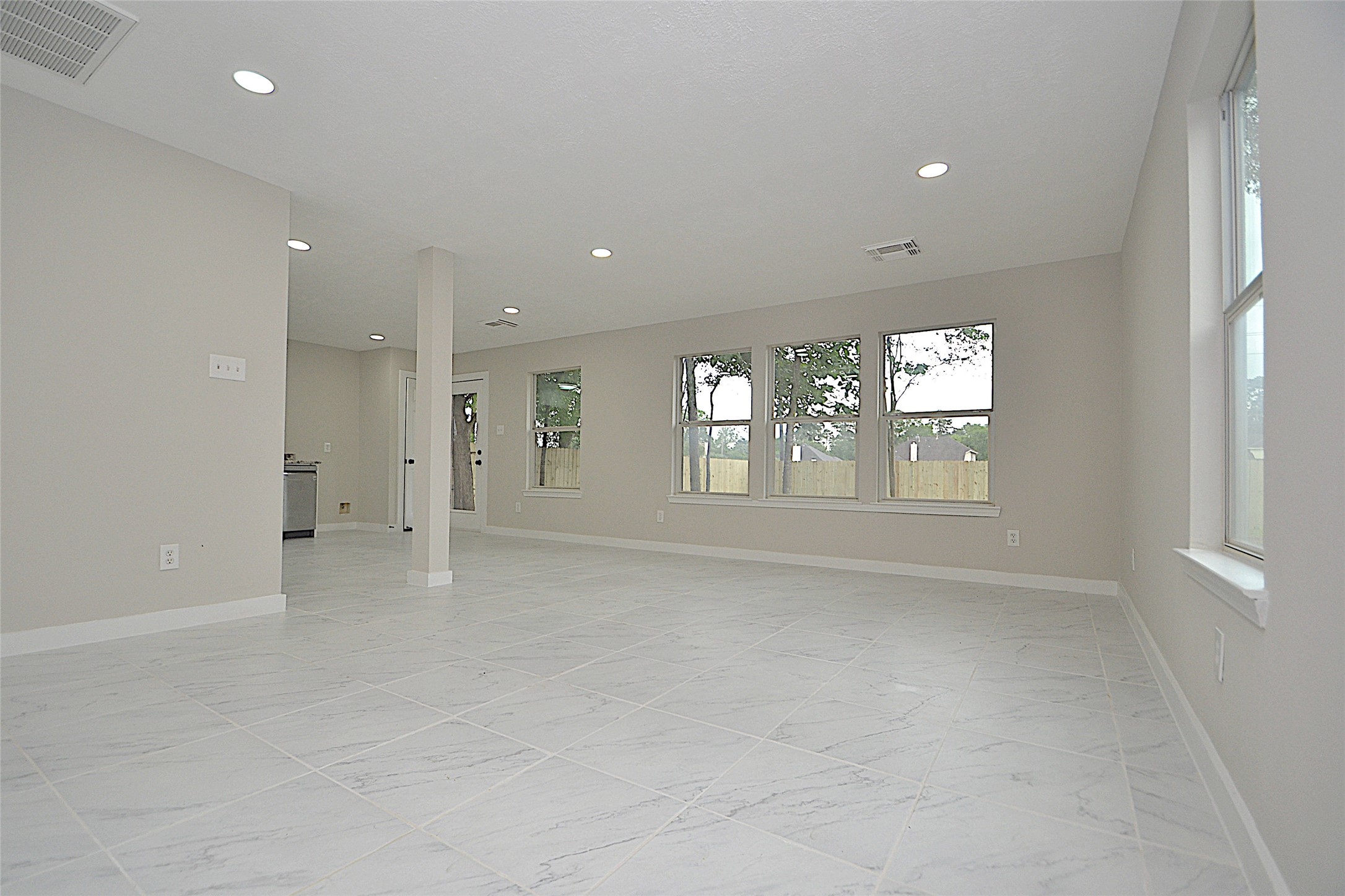631 Aweigh Drive Crosby, TX 77532 - Photo 2 of 15 an empty room with windows and closet