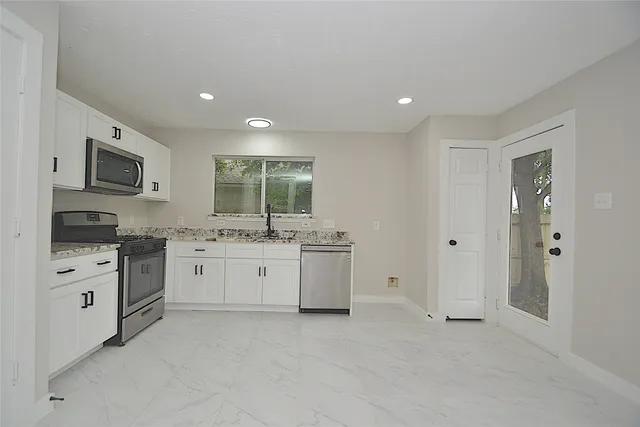 $1,850 | 631 Aweigh Drive, Crosby, TX 77532