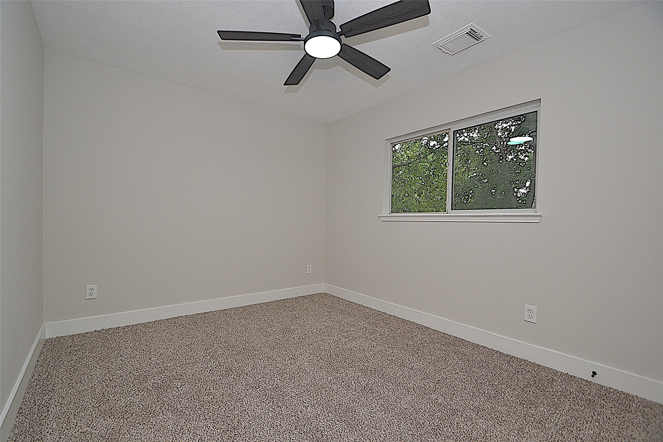 631 Aweigh Drive Crosby, TX 77532 - Photo 7 of 15 an empty room with a window and a fan