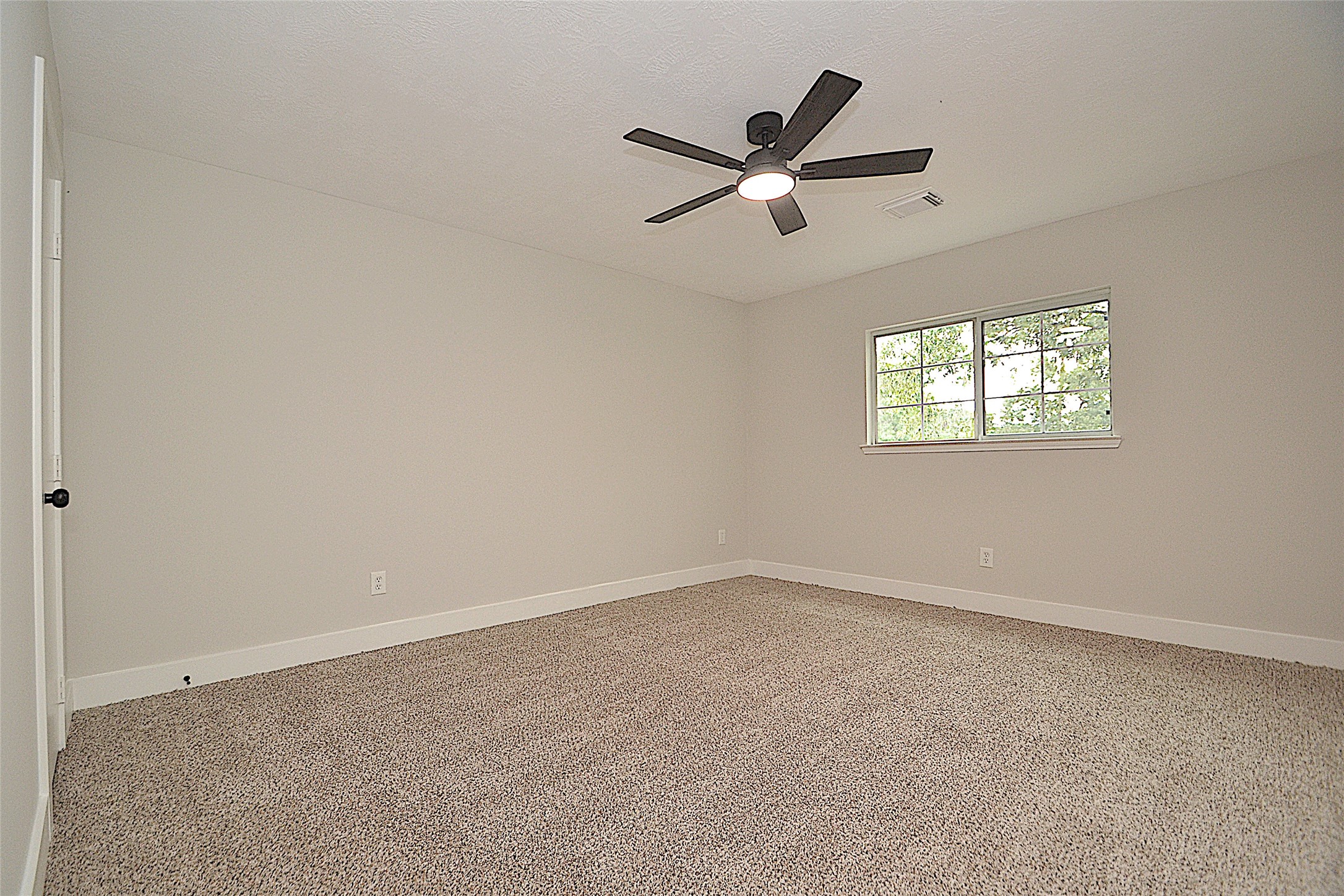 631 Aweigh Drive Crosby, TX 77532 - Photo 8 of 15 an empty room with windows and fan