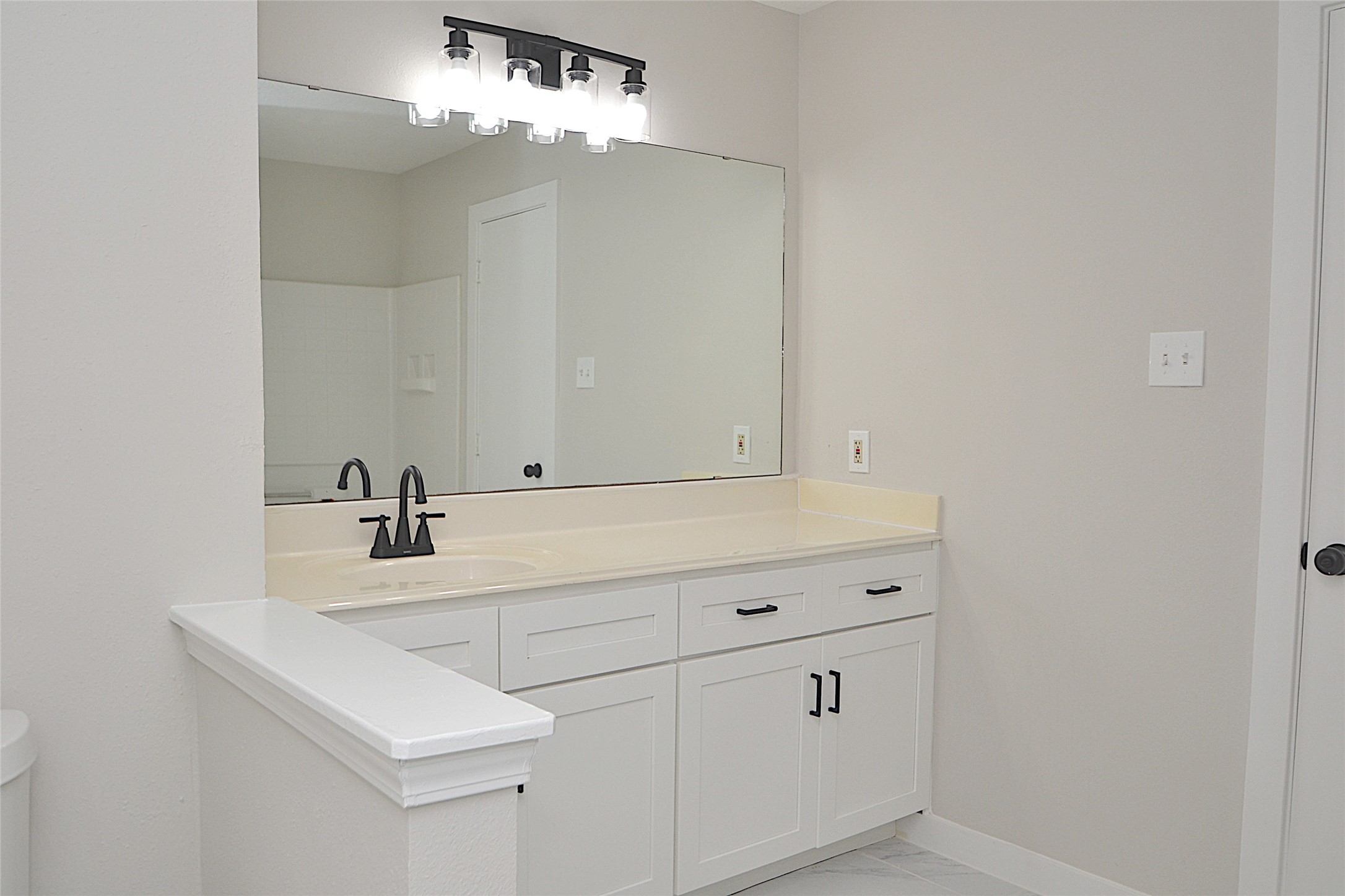 631 Aweigh Drive Crosby, TX 77532 - Photo 9 of 15 a bathroom with a sink and vanity