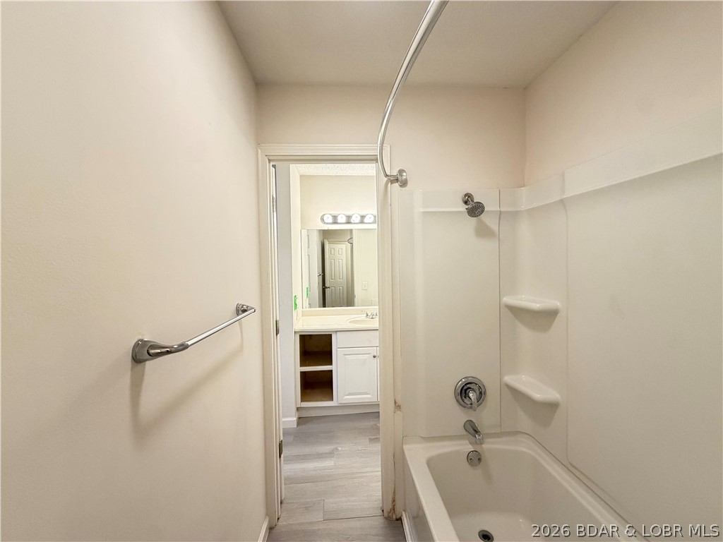 964 Murphy Road Osage Beach, MO 65065 - Photo 21 of 28 Bathroom