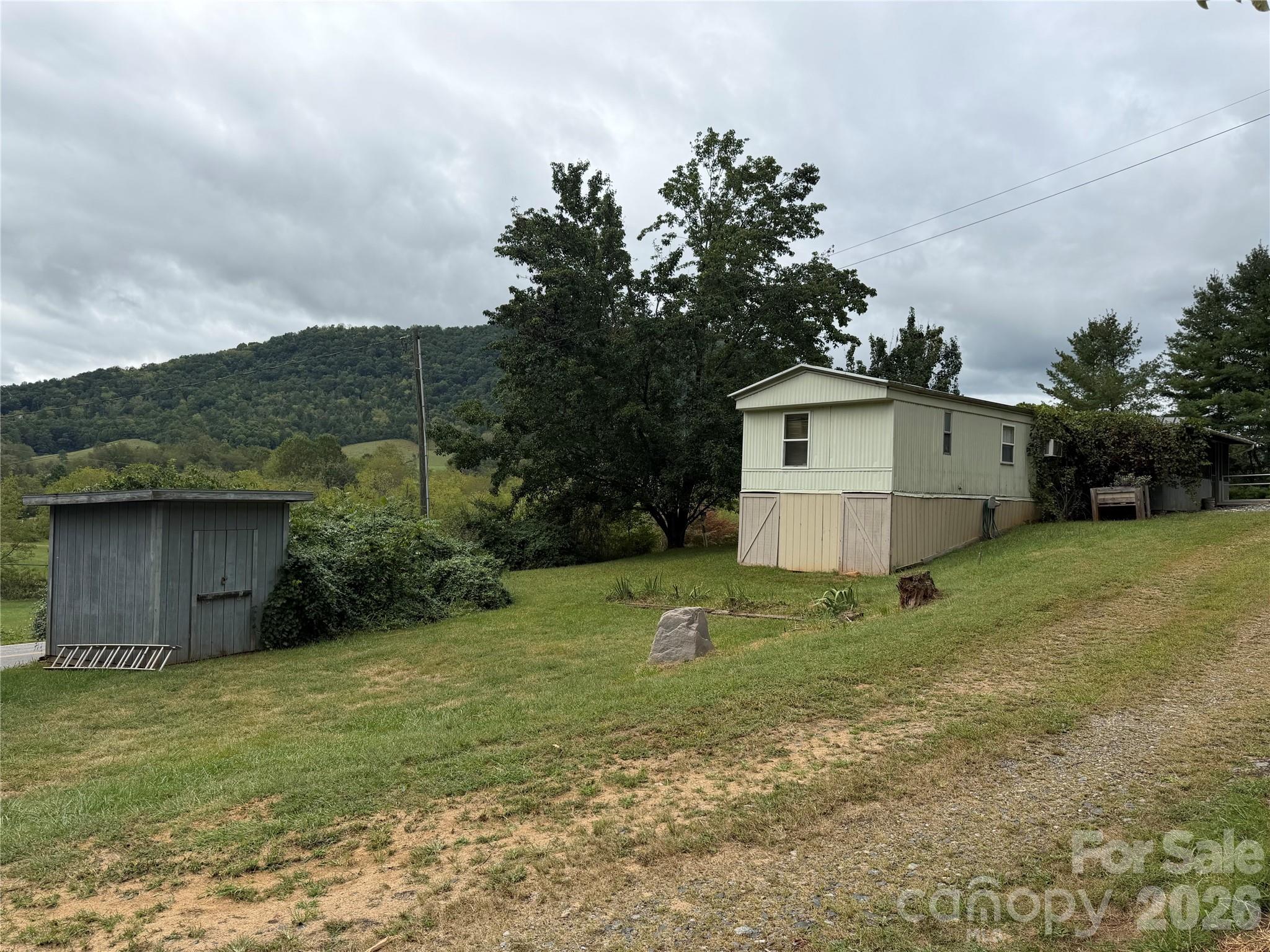 418 Green Valley Road Leicester, NC 28748 - Photo 4 of 31 Gallery Image 4