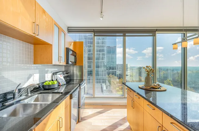 $330,000 | 8161 33rd Avenue South, Unit 606, Bloomington, MN 55425