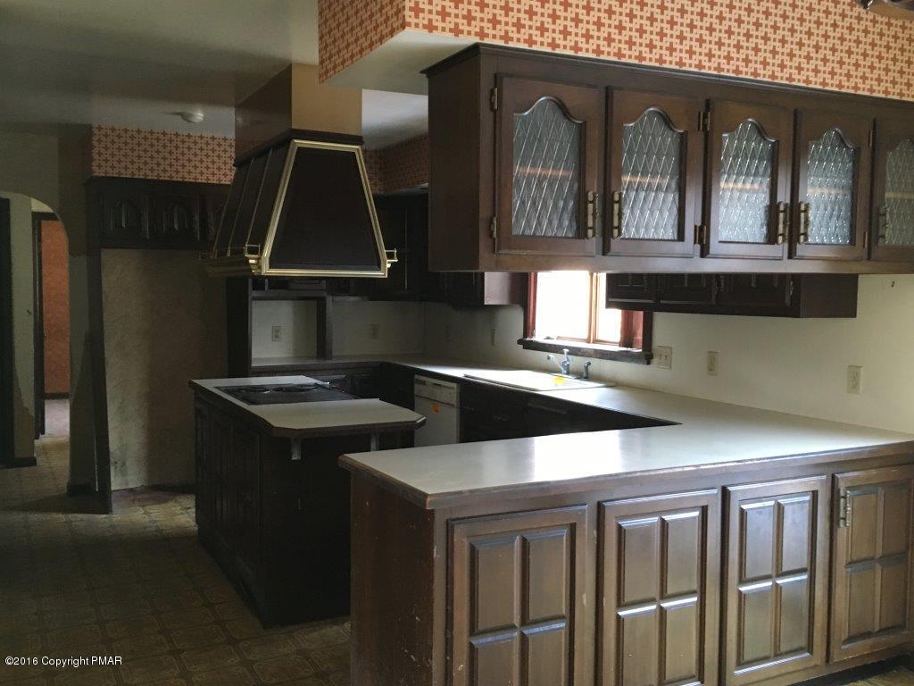 221 Dyson Road Swiftwater, PA 18370 - Photo 4 of 21 Kitchen