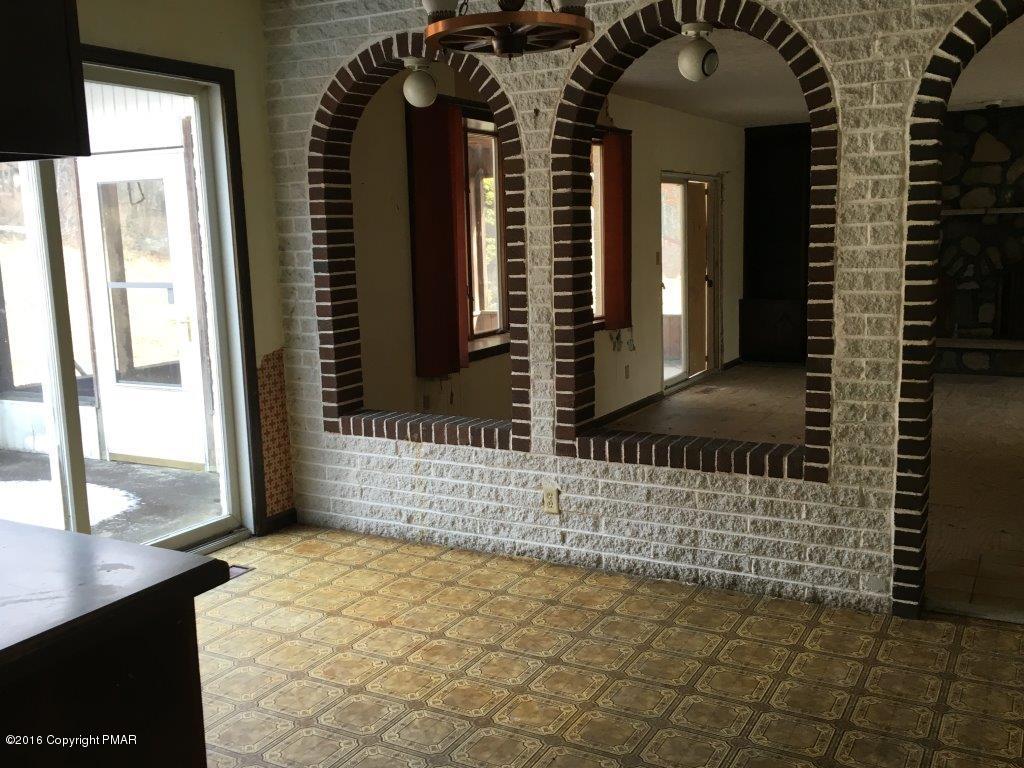 221 Dyson Road Swiftwater, PA 18370 - Photo 5 of 21 Dining area