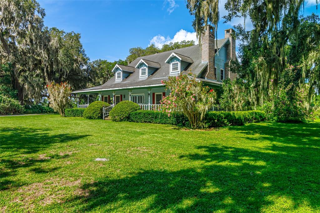 15795 Northwest 86th Avenue Reddick, FL 32686 - Photo 23 of 83 a front view of a house with a garden
