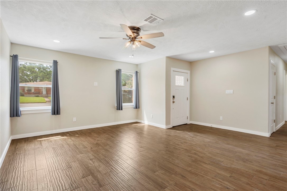 304 Dunn Street Bryan, TX 77801 - Photo 7 of 29 Open concept living room with healthy amount of na