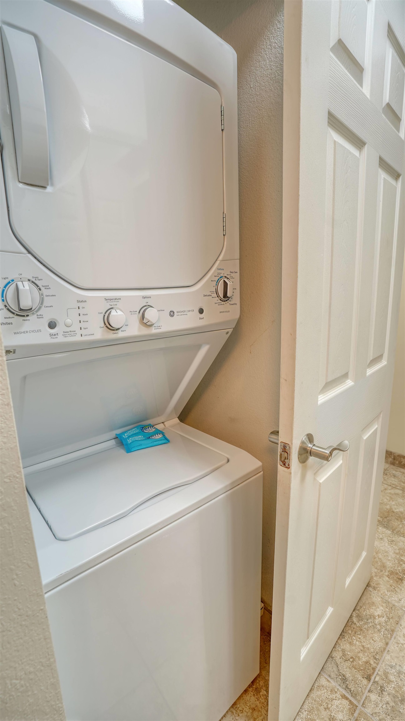4365 Lower Honoapiilani Road, Unit 1018 Lahaina, HI 96761 - Photo 21 of 35 a utility room with dryer and washer