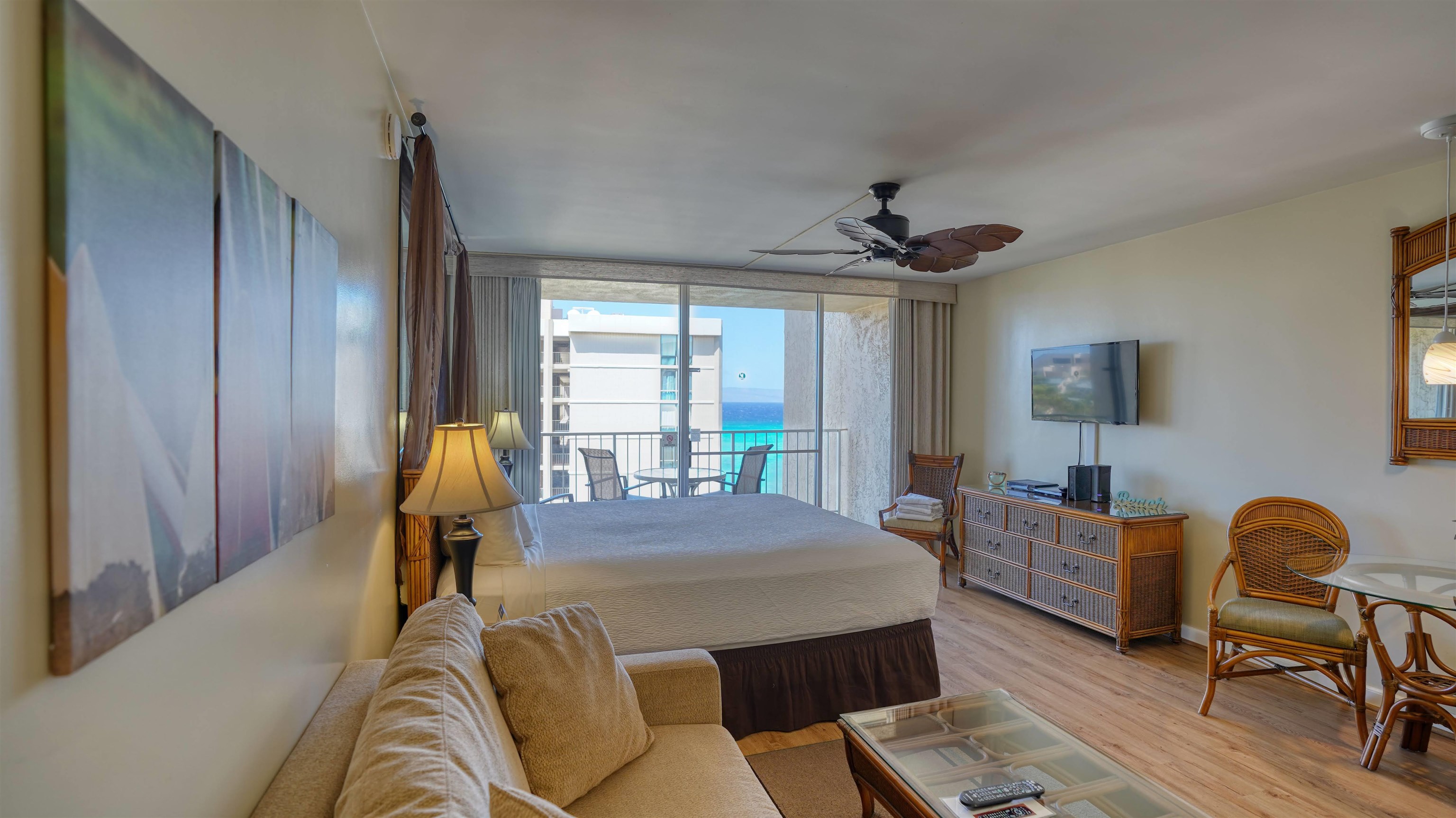 4365 Lower Honoapiilani Road, Unit 1018 Lahaina, HI 96761 - Photo 5 of 35 a bed room with a bed and a window