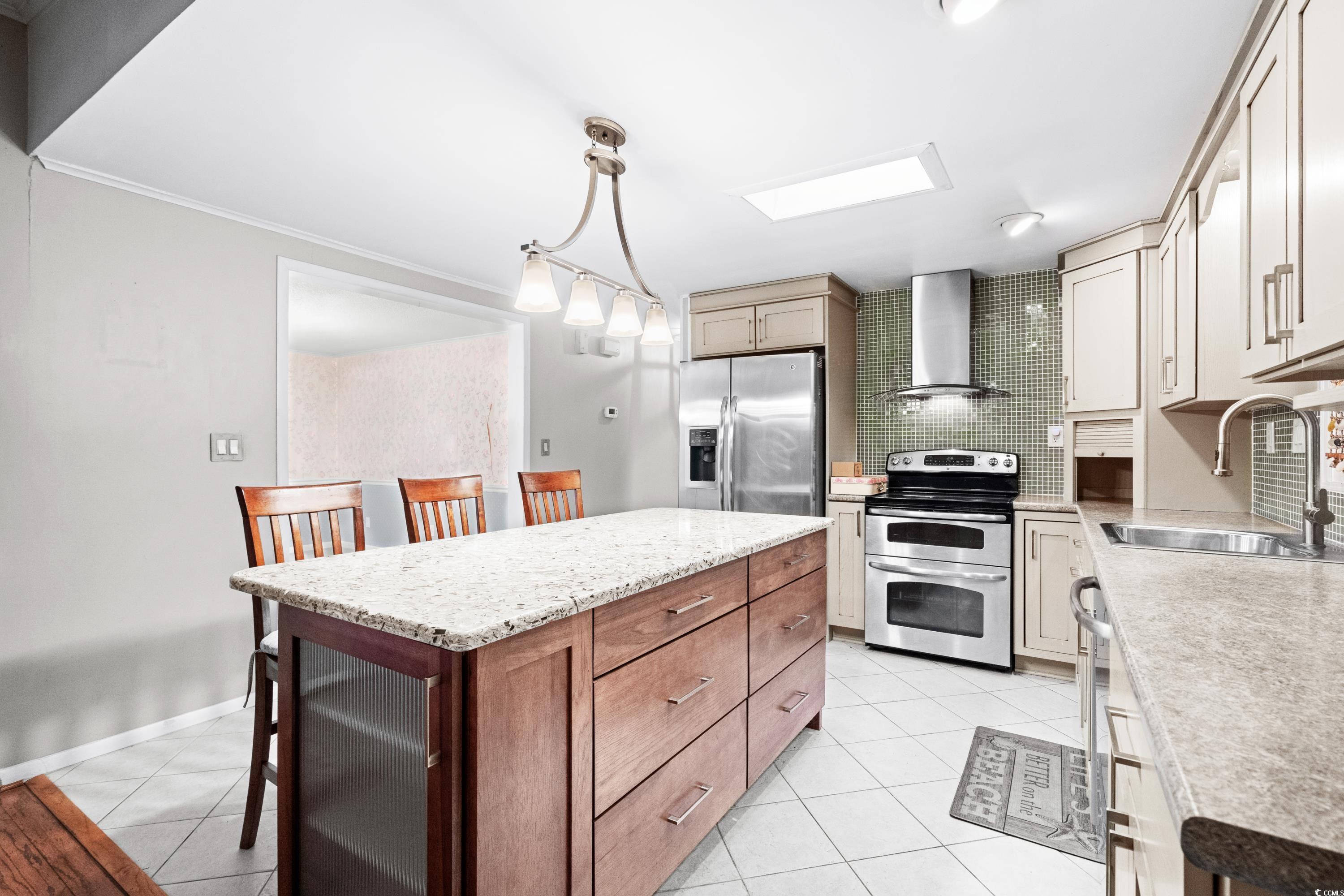 808 Carolina Drive Murrells Inlet, SC 29576 - Photo 12 of 40 Kitchen with a center island, a kitchen breakfast